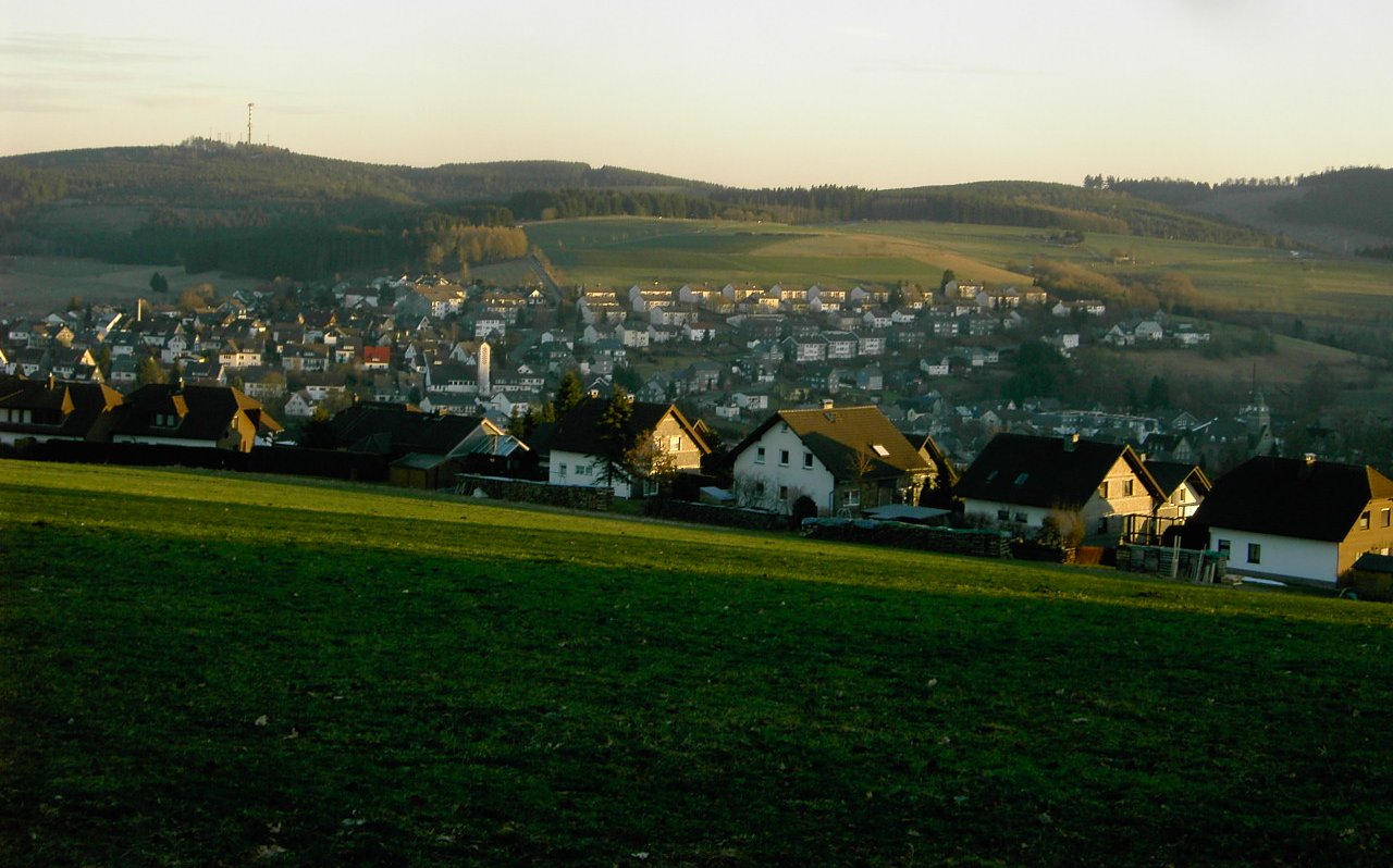 Ortsansicht von Erndtebrück im Abendlicht